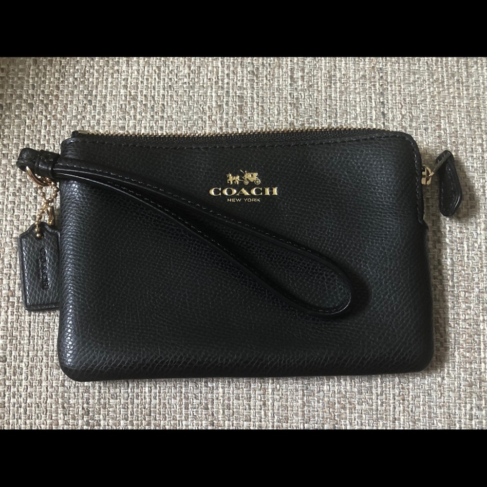 🎉HOST PICK🎉Coach Wristlet - Picture 2 of 14